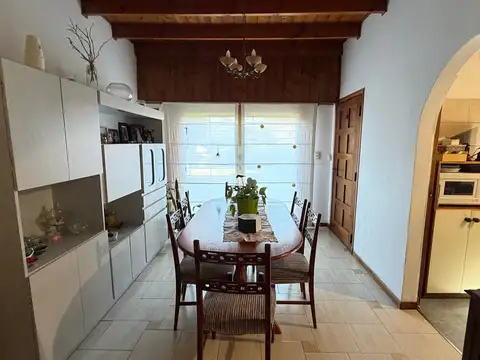Casa 5 ambientes con 3 baños
