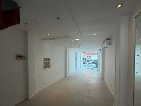 Local comercial en 2 plantas a la calle