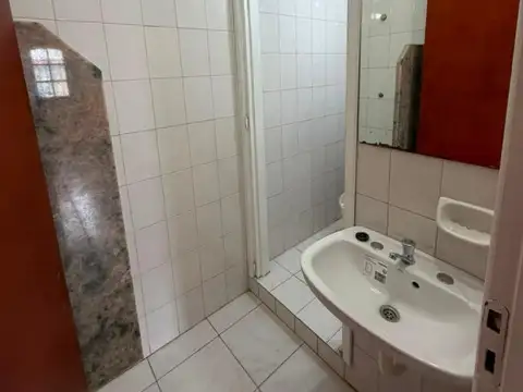 Local comercial en 2 plantas a la calle