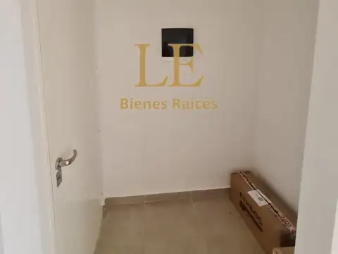 Casa en Alquiler con 2 cocheras