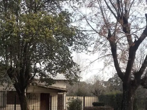HERMOSA CASA EN LA REJA FRENTE AL BARTOLOME MITRE DAY SCHOOL