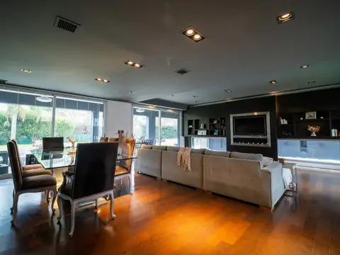 Casa en Alquiler en Funes, USD 4.500
