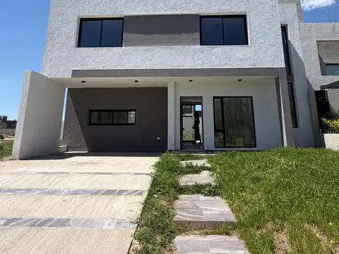 CASA EN DOCTA, ETAPA 2, 3 DORM. Y PILETA