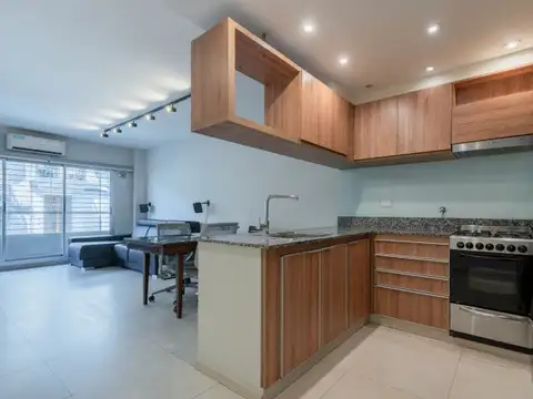 2 AMBIENTES AL FRENTE. BALCÓN. PILETA