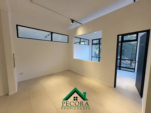 Oficina en Alquiler con 4 cocheras