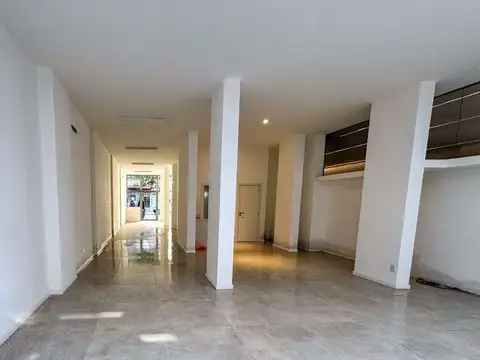 Amplio local en venta en pozo