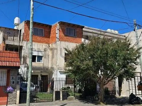 3 unidades en lote 300m2 con parque y cochera
