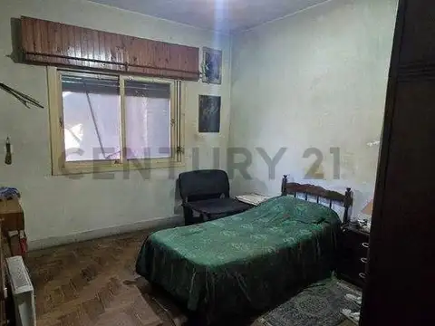 Casa 8 ambientes con 3 baños