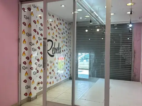 Local con vidriera en pleno centro de Burzaco - R.Rojas 937
