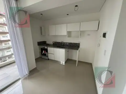 Departamento 2 ambientes con balcón en Lanús Oeste