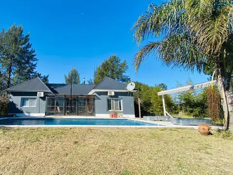 Casa 4 ambientes con 2 baños
