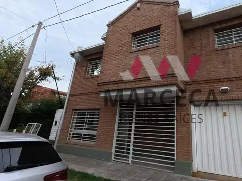 DUPLEX EN VENTA TRES DORMITORIOS CON PATIO Y COCHERA