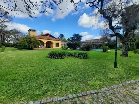 Casa en Venta con 10 cocheras