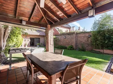 Casa 5 ambientes con 3 baños