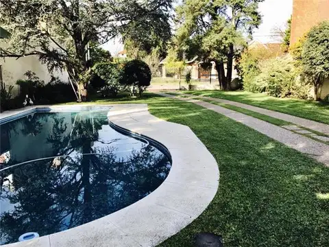 Casa en Venta con 3 cocheras