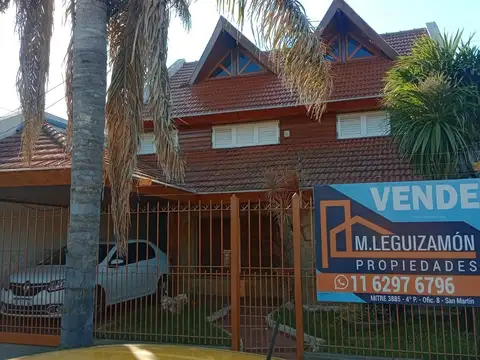 VILLA BALLESTER VENDE O ALQUILA IMPORTANTE CHALET 5 AMBIENTES EN DOS PLANTAS CON COCHERA