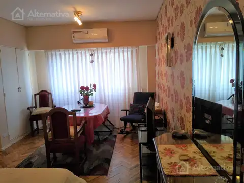 Moreno al 1700 entre Av. Entre Rios y Solis