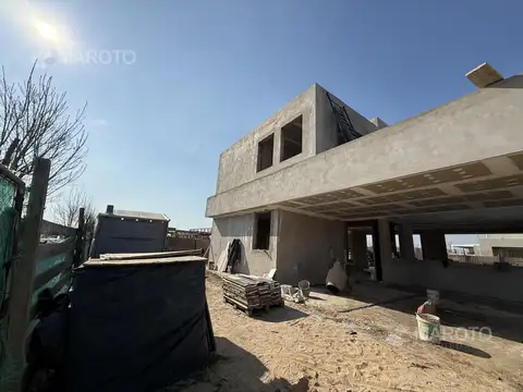 Venta Casa a Estrenar en Puertos Barrio Riberas Toma Lote en Parte de Pago