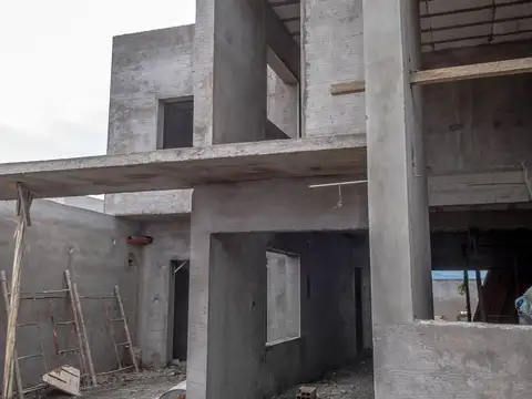 Casa 6 ambientes con 3 baños