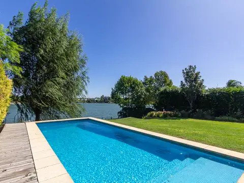 Casa en Venta con 4 cocheras