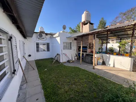 CASA EN VENTA EN MELCHOR ROMERO 2 DORMITORIOS