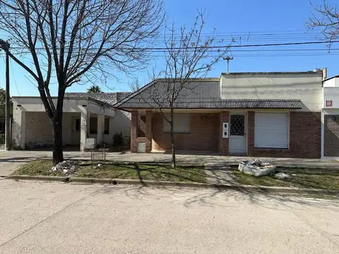 Venta Casa con Depto Lindante.Comodidades.Servicios.Cent.