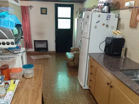 CASA 4 AMBIENTES + DEPARTAMENTO EN BELLA VISTA