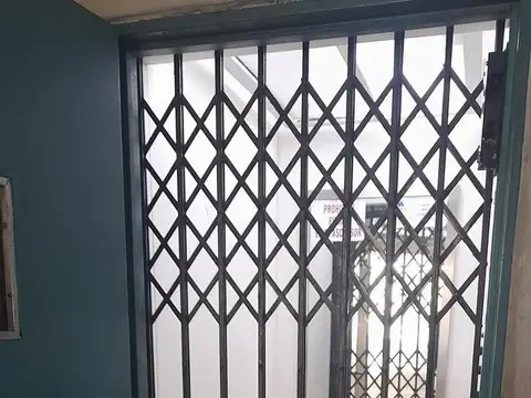 Cochera a metros de peatonal Sarmiento