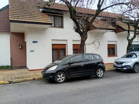 Alem y Pringles, hermosa propiedad sobre esquina .