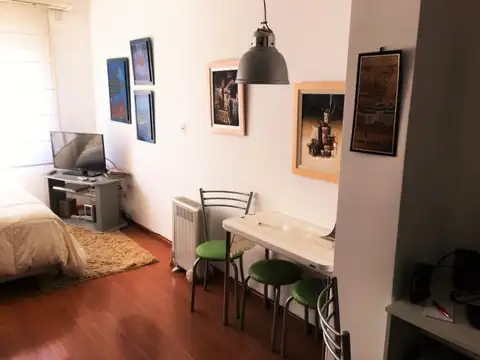 Montevideo 100 , Piso 5