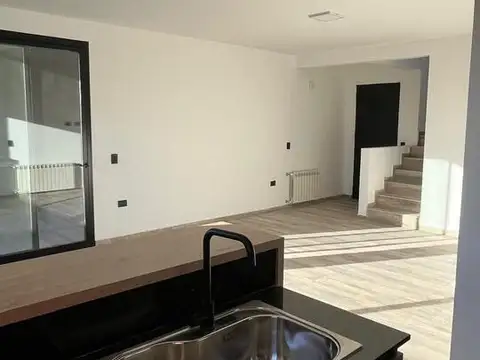 Depto Tipo Casa en Venta con 2 cocheras