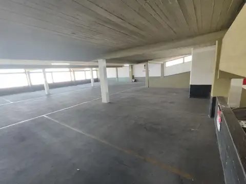 Oportunidad: Cochera cubierta a pasos de la playa!