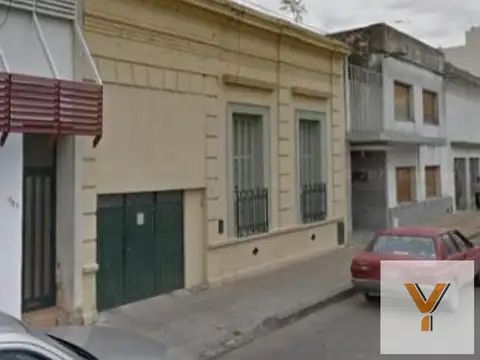 Hipólito Yrigoyen e/ Arenales y Rauch