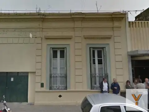 Casa en venta - 3 dormitorios 1 baño - cochera - 433mts2 - Azul
