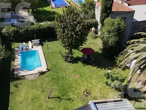 Casa en Venta con 5 cocheras