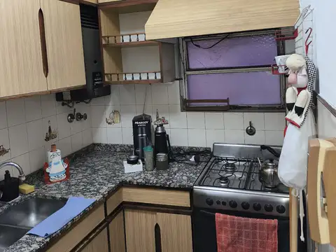 DEPARTAMENTO 3 AMBIENTES CON BALCÓN Y VISTA AL FRENTE. BRASIL 6 PISO 2DO X ESCALERA, AVELLANEDA