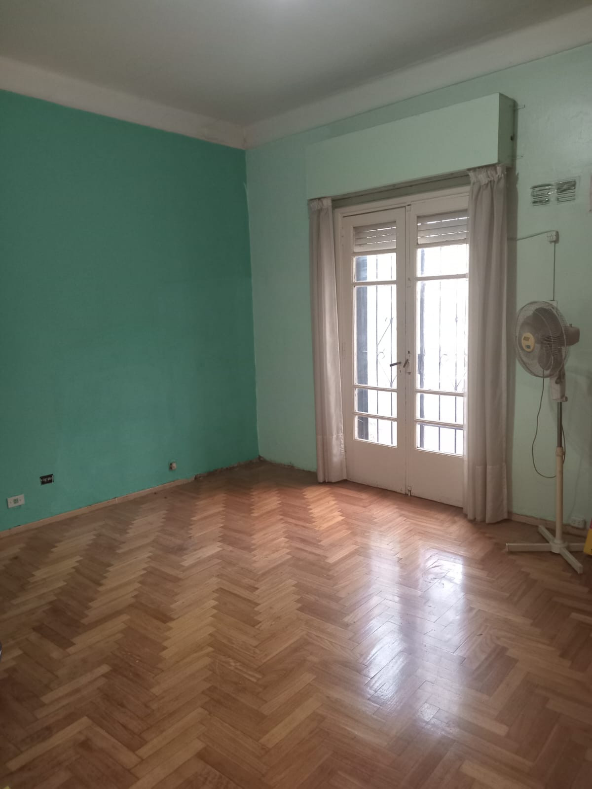 SE VENDE DUPLEX CON BALCON AL FRENTE EN ALMAGRO
