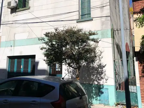 CASA EN VENTA DE 4 AMBIENTES EN LINIERS