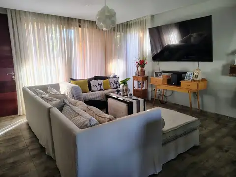 Casa en Venta con 4 cocheras