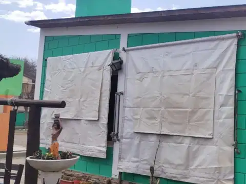 Casa 6 ambientes con 2 baños