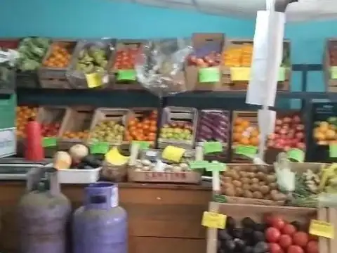 Casa en venta - 4 Dormitorios 2 Baño - Local - 1.100Mts2 - Córdoba