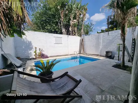 CASA EN VENTA   CON PILETA PILAR CENTRO