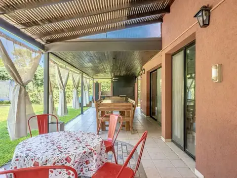 Casa 5 ambientes con 2 baños