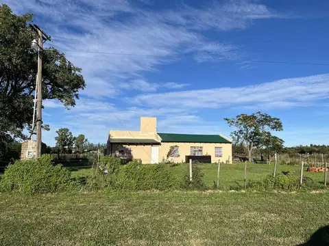 Casa en venta - 2 Dormitorios 1 Baño - Baradero