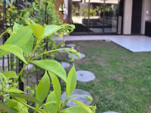 WILDE 455 BIS  CASA 3 DORM CON JARDÍN, PILETA Y PARRILLA!