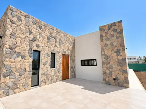 Casa en Venta en Pilar Del Este, USD 210.000