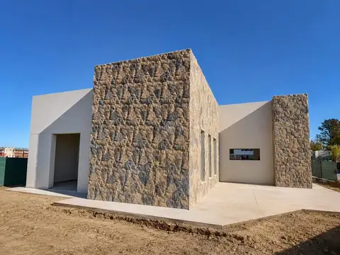 Santa Sofia, Pilar del Este 100