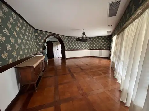 Casa en Venta con 6 cocheras