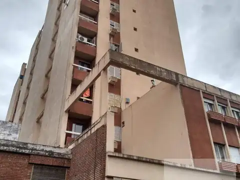 VENTA – Departamento de 2 dormitorios con cochera en Centro