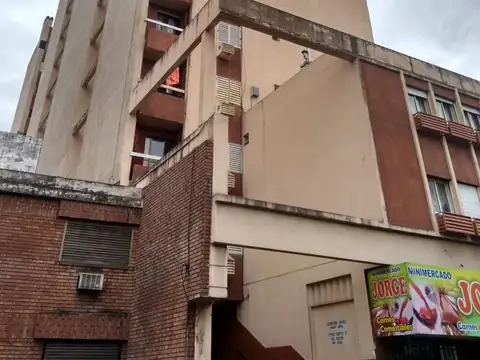 VENTA – Departamento de 2 dormitorios con cochera en Centro